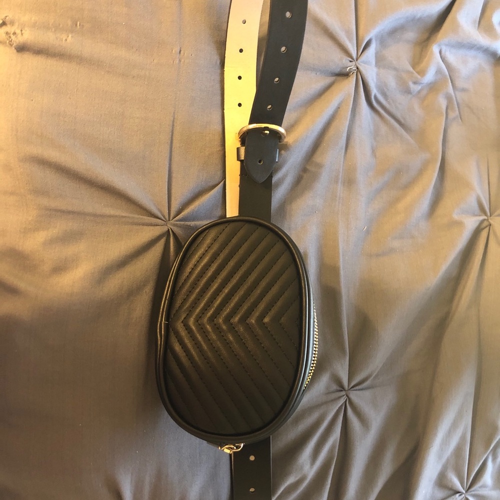 NWT quilted black belt bag - Picture 2 of 4